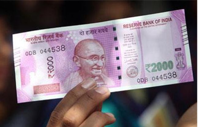 Rs 2,000 note 2000 के नोट का छुट्टा न मिलने पर मजदूर की आत्महत्या की कोशिश