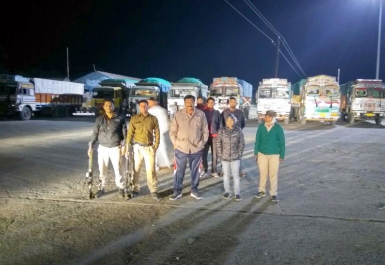 illegal transportation रेत का अवैध परिवहन : चार बिना राल्यटी और 15 ओवरलोड वाहन जब्त