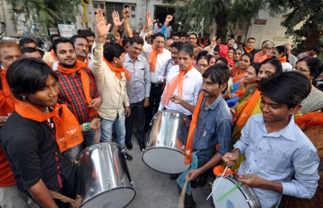 Ahmedabad news नोटबंदी के बाद गुजरात में भगवा