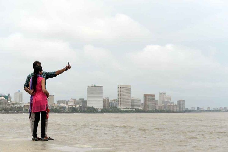 Selfie death in India सेल्फी बनी किल्फी, भारत में सबसे अधिक मौतें