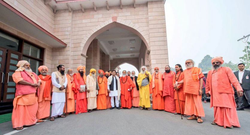 saint meet to cm अर्धकुंभ की तैयारियों को लेकर सीएम अखिलेश से मिला संत समाज