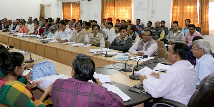 Ashok nagar स्वच्छता मिशन की सफ लता के लिए गांव-गांव पहुंचें अधिकारी: कलेक्टर