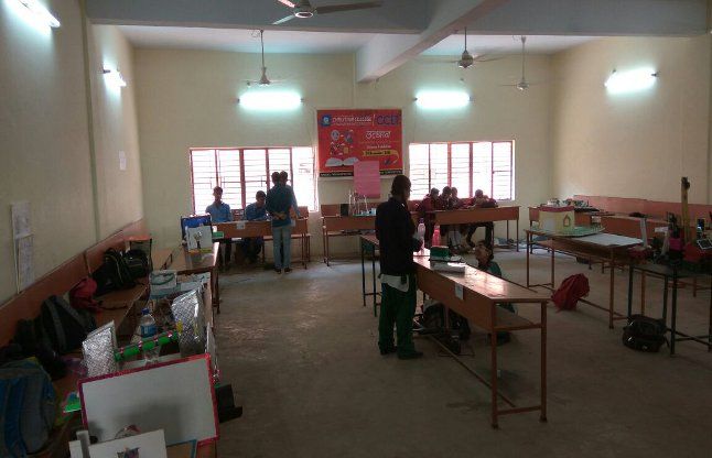 MLA stepping torn battery science exhibition, a st विधायक के निकलते science exhibition में फटी बैटरी, छात्रा झुलसी