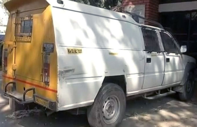 atm loot बेंगलुरु : कैश वैन में 1.37 करोड़ लेकर परिवार संग भागा ड्राइवर गिरफ्तार