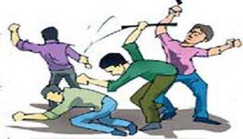 beaten शराबियों को युवक ने हल्ला करने से मना किया तो डंडे से फोड़ दिया सिर