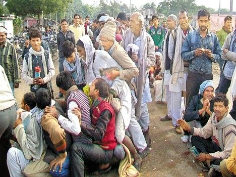 farmers ऐसे तो बेमौत मर जायेंगे किसान, राहत पर लटक रहे ताले