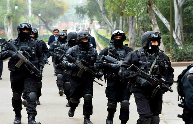 indian swat commando raid कमांडों के विशेष दस्ते स्वैट ने कई स्थानों पर की छापेमारी