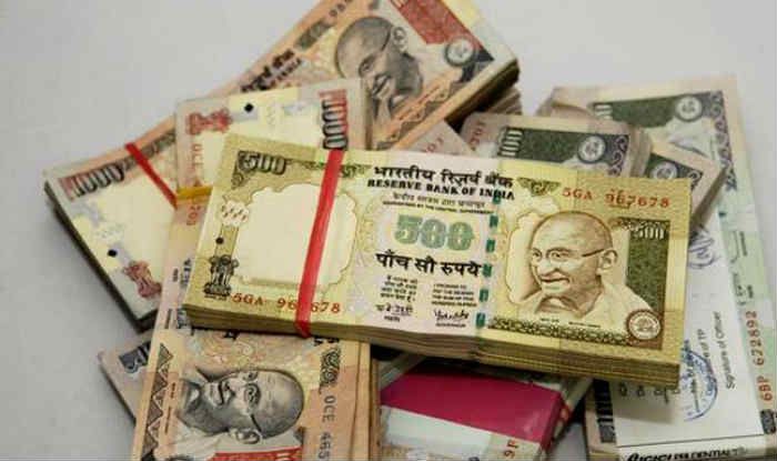 Old notes जिले में 65 करोड़ का वेतन जारी, बैंकों के पास पर्याप्त राशि का सिर्फ दावा