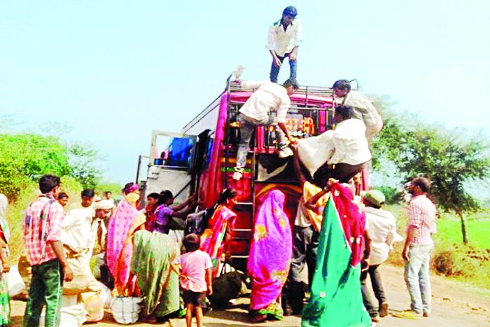 farmer forced to Getaway मनरेगा का 21 करोड़ का बकाया, मजबूरी में किसान कर रहे पलायन