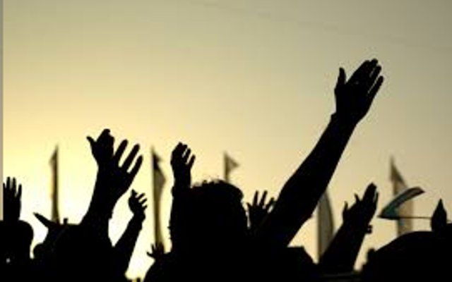 protest कोर्ट ने वकील के खिलाफ दिया ऐसा आदेश, हो गया हंगामा