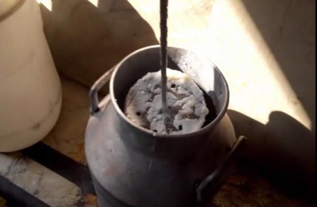 ghee factory घी और मिल्क पावडर की फैक्ट्री पर छापा, भरे गए सैंपल