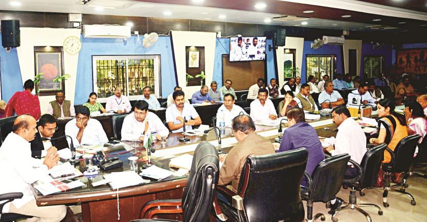 collector meating धान खरीदी में दलालों और बिचौलियों पर रखें नजर