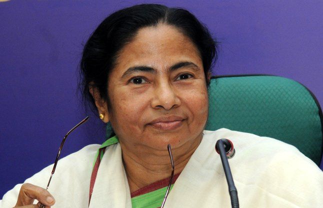 Mamata Banerjee ममता का विमान 40 मिनट तक काटता रहा एयरपोर्ट का चक्कर