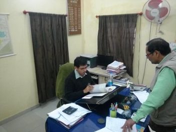 A surprise inspection in the Department of Mineral खनिज विभाग में कलेक्टर का छापा, रिकॉर्ड में मिली खामियां
