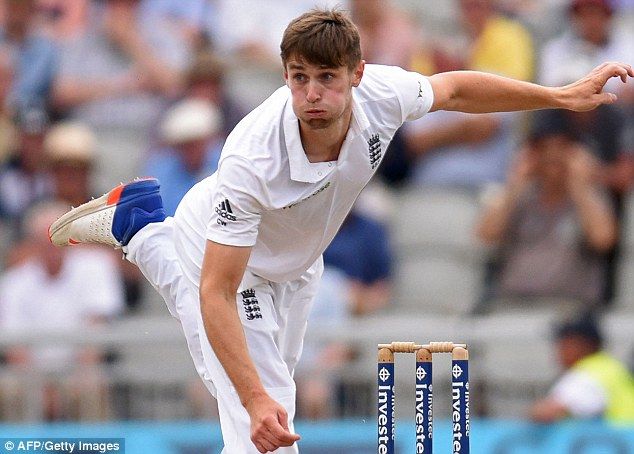 Chris Woakes वोक्स के अंगूठे में लगी चोट