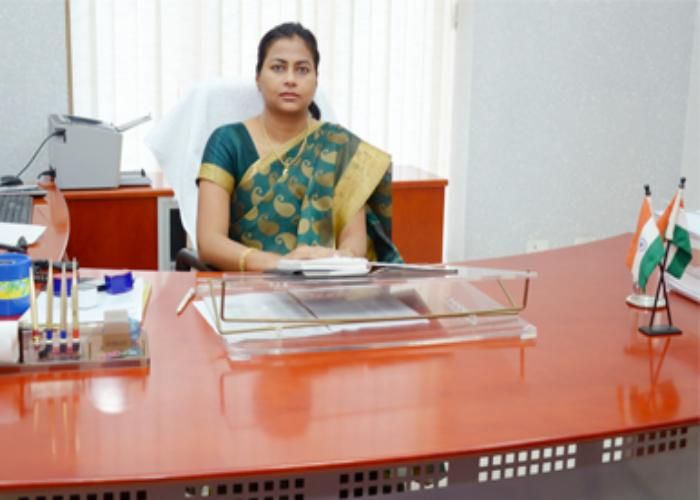 DM nidhi kesarwani DM निधि केसरवानी ने अधिकारियों के रोक दिए वेतन, सरकारी बाबुओं के उड़े होश