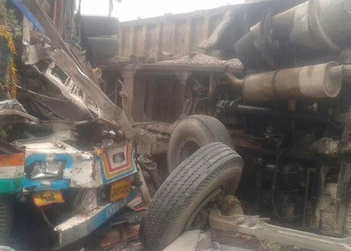 Road Accident NH- 2 पर कोहरे से एक दर्जन वाहन आपस में टकराए, कई घायल