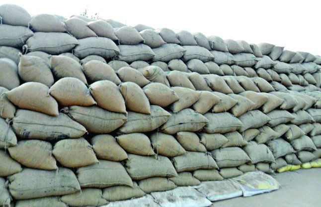 What are expending smugglars Maharashtra paddy in ये क्या महाराष्ट्र का धान छत्तीसगढ़ में खपा रहे कोचिए