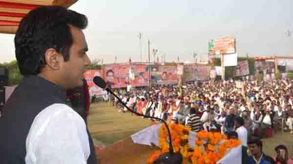 pankaj singh bjp 'सपा सरकार से ठगा महसूस कर रहे हैं युवा'
