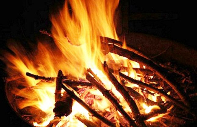 cremation रात में भूल कर भी श्मशान या कब्रिस्तान से न गुजरें वरना हो सकती है मुश्किल