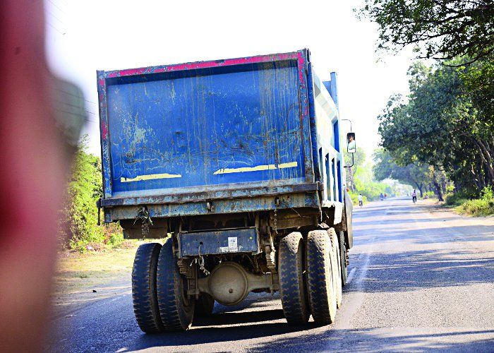 dumper3 OMG: 700 से ज्यादा हाइवा-डंपरों का रजिस्ट्रेशन ही नहीं