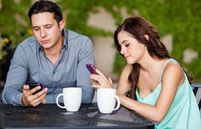 happy romantic couple सर्वे में हुआ खुलासा, इसलिए लव लाइफ में आ जाती है बोरियत