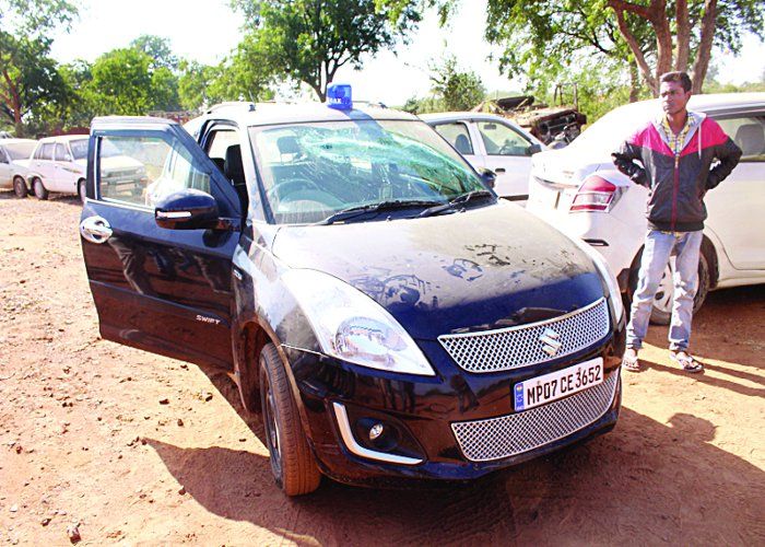 Blue light car नीली बत्ती की कार में आए बदमाशों ने कारोबारी के बेटे को अड़ाई पिस्टल, फिर जो हुआ उसे सुनकर चौंक जाएंगे आप