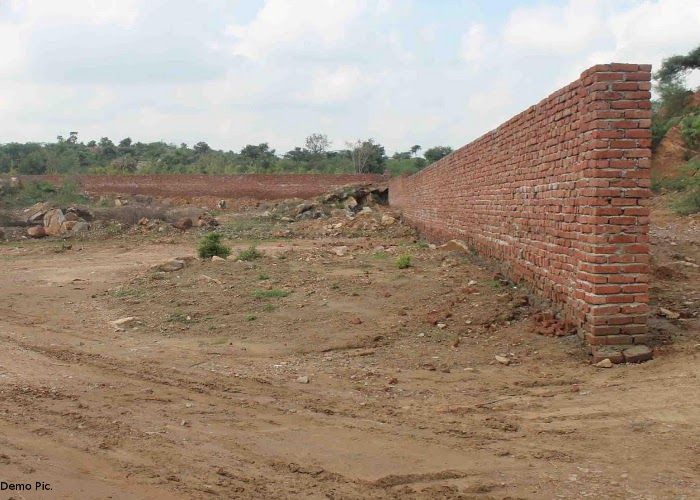 land occupied पाकिस्तान में पिता, डबरा में बेटी और जमीन पर दूसरों का कब्जा