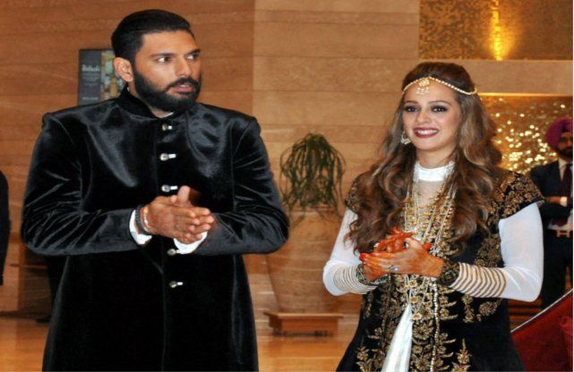 Virat kohli attends Yuvraj singh sangeet caremony आज फेरे लेकर एक दूसरे के होंगे युवी हेजल