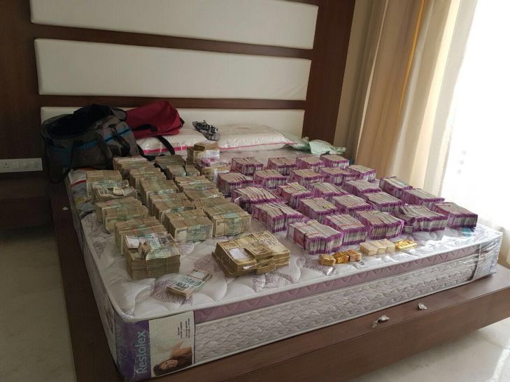 new note महाराष्ट्र में कार से मिले 60 लाख रुपये के नए नोट