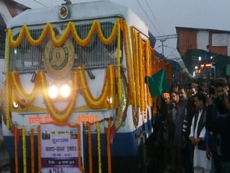 train यूपी चुनाव से पहले बस्ती को मनवर - संगम एक्सप्रेस ट्रेन की सौगात