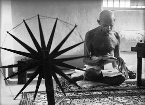 Gandhi pic in time magazine महात्मा गांधी की चरखे वाली तस्वीर 100 सबसे प्रभावशाली तस्वीरों में शामिल