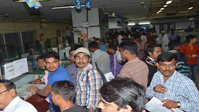 kanpur मोदी सरकार का फैसला बहुत गलत, हमें अपनी मेहनत का वेतन भी मिल रहा!