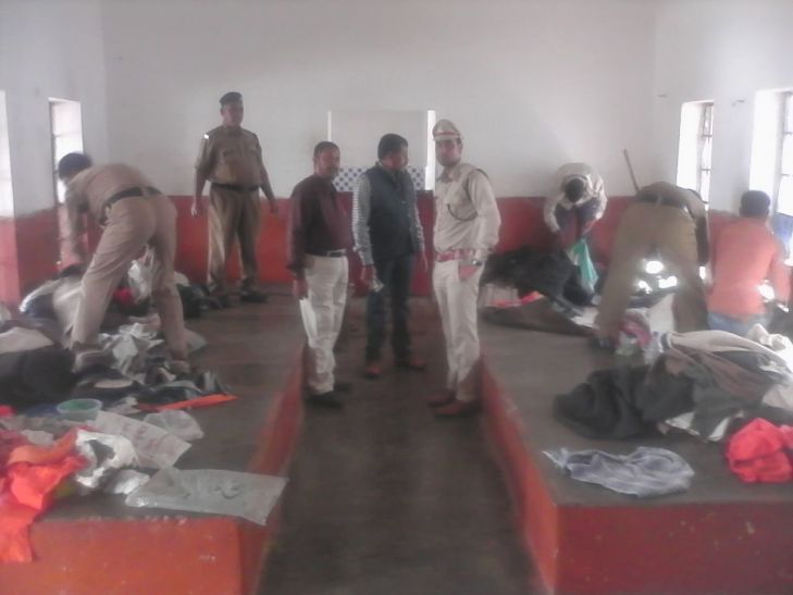 seoni जेल के बैरक से बंदी तक की हुई तलाशी
