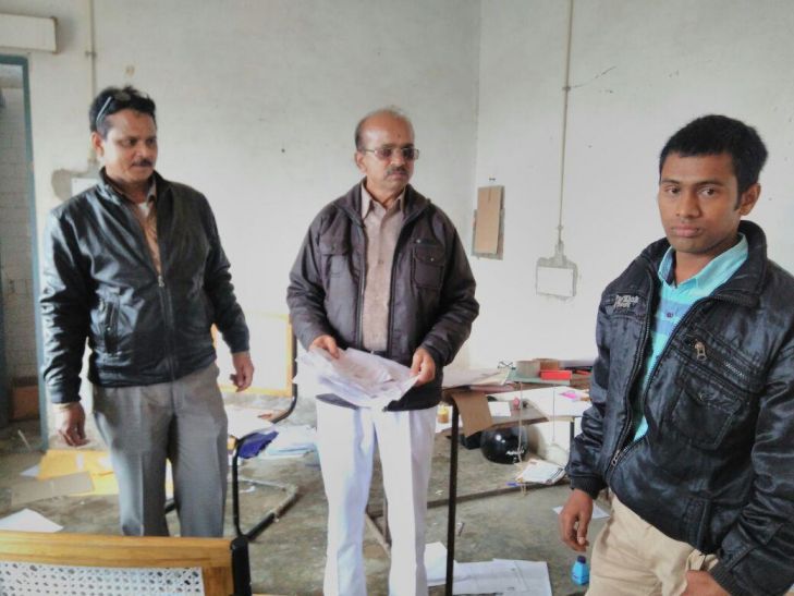bhind छात्र बोला मैने नहीं की नकल और फाड़ दी उत्तर पुस्तिका