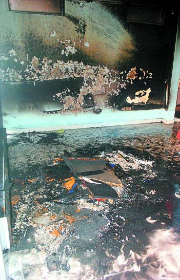 Hospital fire in bhopal अस्पताल में अचानक भड़की आग, कांच तोड़कर बाहर निकाले गए मरीज