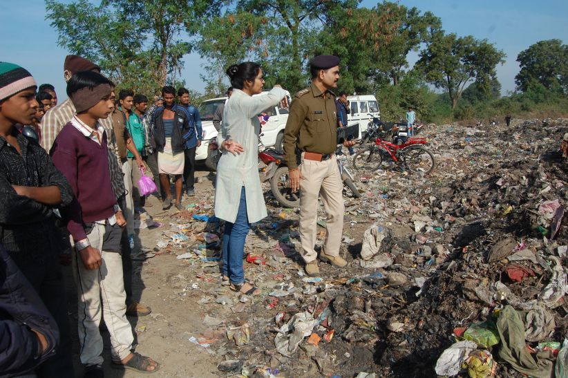Woman killed हरदा @ सिर कुचलकर महिला की हत्या