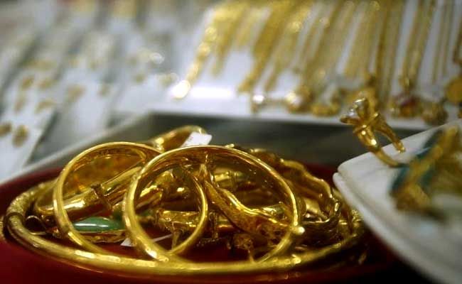 gold jewellary महिला एवं पुरुषों के पास गोल्ड ज्वेलरी पर वित्त मंत्रालय द्वारा जारी स्पष्टीकरण पर अपनी राय दें?