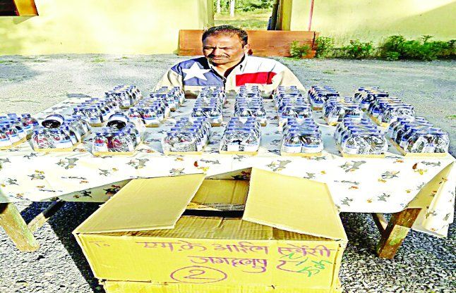 220 bottle with drug नशीली दवा लेकर ग्राहक की तलाश में घूम रहा था यह आरोपी, आया गिरफ्त में