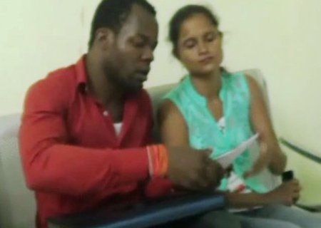 Nigerian wife-husband प्यार की मिसालः जेल में बंद नाइजेरियन पति को छुड़ाने सरगुजा की महिला ने उठाया यह कदम
