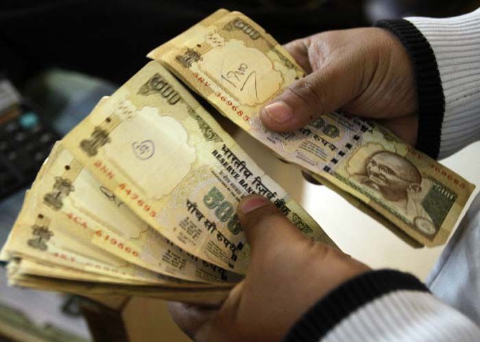 Notebandi नोटबंदी: बैंक की लाइन में आज तक नहीं लगे ये लोग
