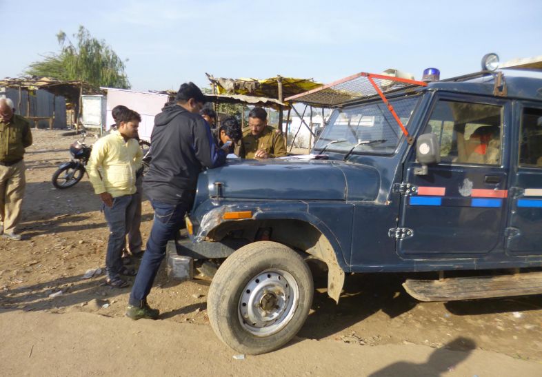 mp road accident घर से बिना बताए सीहोर के लिए निकले तीन दोस्तों की सड़क हादसे में मौत