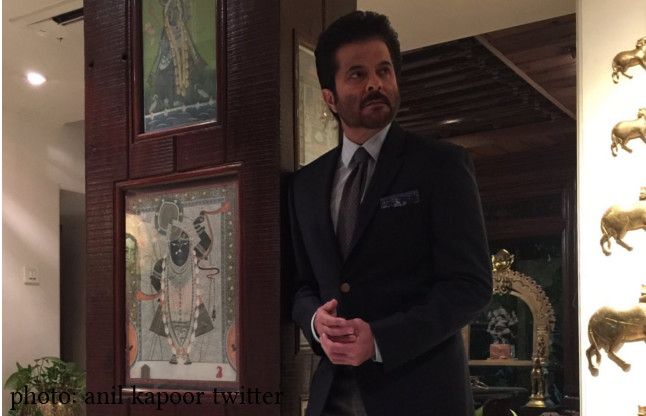 anil kapoor Demonetisation Impact : एटीएम की लाइन में अनिल कपूर, प्रशंसकों संग ली सेल्फी