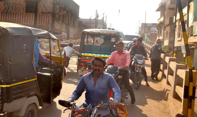 Ashok nagar एफओबी पर रोकी जाए बड़े वाहनों की एंट्री