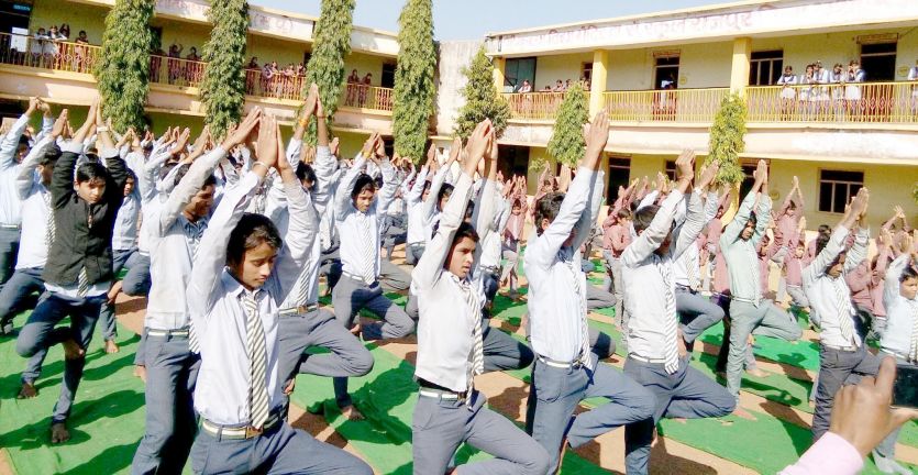 Ashok nagar सेवादल युवा मण्डल समिति ने लगाया श्रीकृष्ण विद्या मंदिर में योग शिविर
