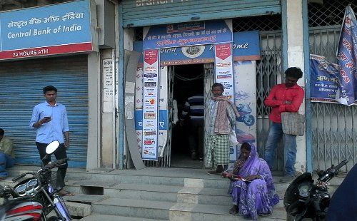 Central bank एक तो Noteban और इस बैंक का दो दिन से Link Fail, उपभोक्ताओं की बढ़ी परेशानी