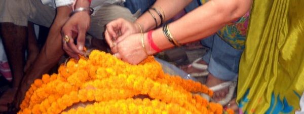 death बैंक में जमा हैं 23 लाख रूपये पर बेटे के कफन के लिए पिता को लेना पड़ा कर्ज