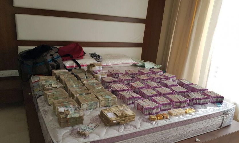 4.70 crore बेंगलूरु में चार लोगों के पास मिले 4.70 करोड़ के 2 हजार वाले नए नोट