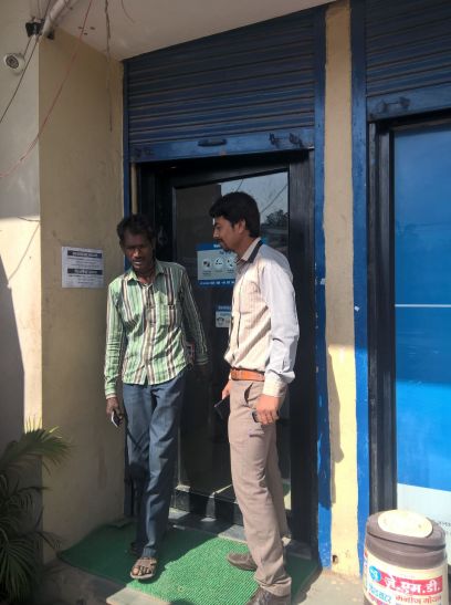 photo सैलरी-डे का पहला दिन सामान्य