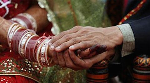 hindu marriage ठगी के लिए पत्नी को विधवा बहन बता करवाता था दूसरी शादी